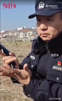 公牛连伤2人 民警一枪射中眉心 英勇警察化解危机