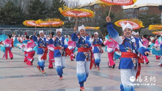 陜西神木舉行秧歌表演慶祝新春 紅火喜慶迎新春