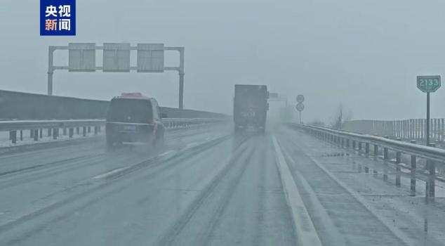 甘肅多路段臨時交通管制 降雪導(dǎo)致通行受阻