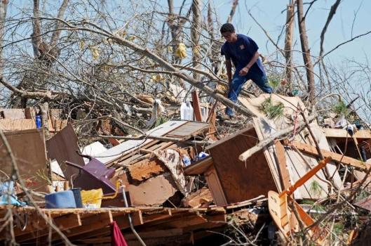 美国多地遭受风暴死亡39人 多州进入紧急状态