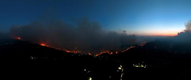 韩国山火致4人死亡 多地进入“灾难状态” 火势凶猛引发紧急响应