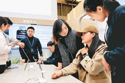 国产家电成顶流 AI傍身站C位 智慧生活新体验