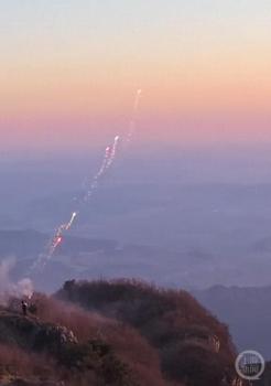 驴友放烟花引发南太行山火？当地回应 封山防火形势严峻