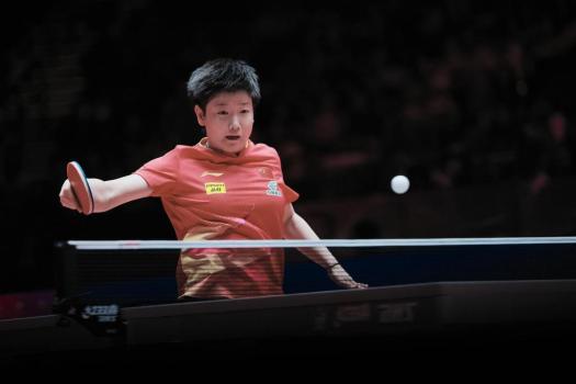 孙颖莎4比0战胜蒯曼 成功卫冕 国乒内战经验胜出