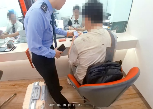 留学生遭电诈回国取现被拦截 警方及时劝阻成功