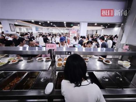 打卡重慶榮昌政府機(jī)關(guān)食堂 游客蜂擁而至