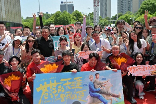 曾毅帶著自己首部電影回家鄉(xiāng)益陽 誠意滿滿獻映五一