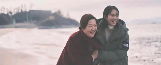 當(dāng)農(nóng)村女孩第一次帶媽媽旅游 感受嶄新的媽媽