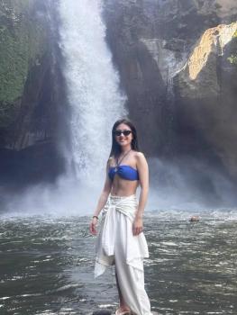 李蘭迪發(fā)布泳裝照 自律健身成果顯著