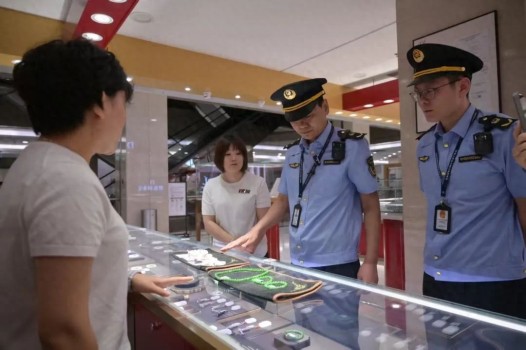 河南許昌對胖東來玉石開展日常檢查 銷售情況透明合規(guī)