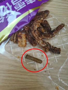 廠家回應(yīng)零食中吃出煙頭 已賠償達(dá)成和解