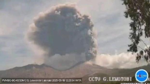 印尼火山噴發(fā)灰柱高達(dá)3000米 公眾需防范次生災(zāi)害