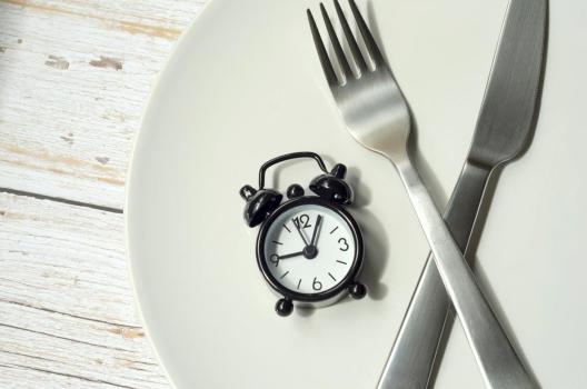 間歇性禁食可能會抑制毛發(fā)生長,？這種生活方式會讓人變禿嗎 減肥不無代價？
