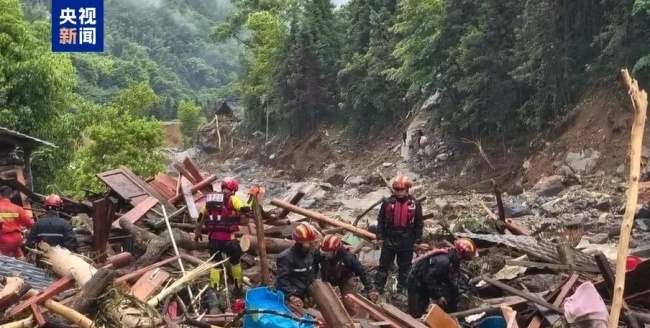 現(xiàn)場(chǎng)：廣西發(fā)生泥石流8人疑失聯(lián)