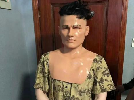 看到這種“面具”人臉需警惕 狡猾狐貍難逃獵手