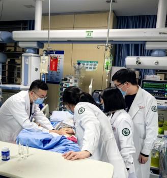 男子冰西瓜加高油宵夜致重癥胰腺炎 40多天水米未進(jìn)瘦41斤