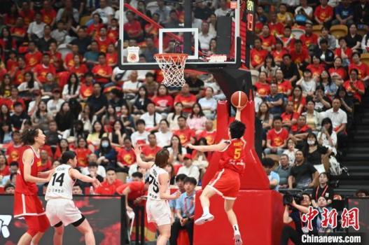 宮魯鳴：女籃隊(duì)員們發(fā)揮的都不錯(cuò) 熱身賽勝日本隊(duì)