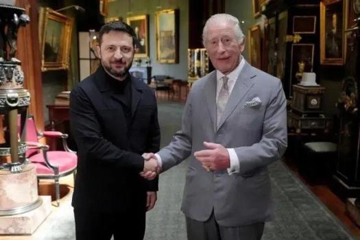 澤連斯基訪英罕見穿上西裝 與英王首相會晤