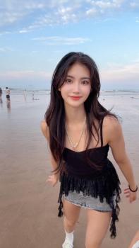 夏思凝曬多張海邊度假照 快樂至上