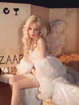 宋雨琦神女look 金發(fā)閃鉆美到冒泡