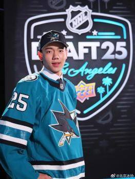 王浩西刷新中國籍球員NHL歷史選秀最高順位 創(chuàng)造冰球新紀(jì)錄