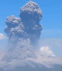 印尼一火山噴發(fā) 火山灰柱高1.8萬米 警戒升至最高級