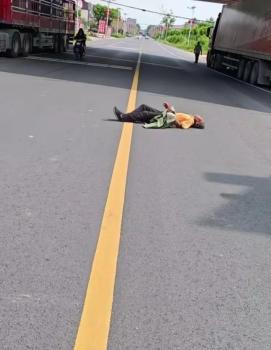 河南一老人暈倒 路過司機(jī)伸出援手 眾人齊心救助感動(dòng)網(wǎng)友