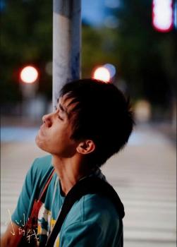 易烊千玺为何能成最年轻金鸡影帝 实至名归的演技之路