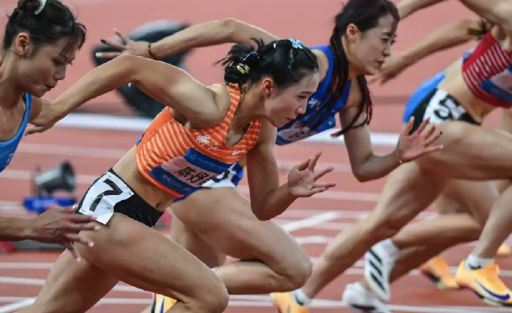 全运会百米赛场，00后们扛大旗！王胜杰获男子百米飞人大战亚军