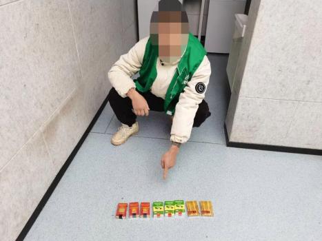 男子盗窃败露藏水缸嘴衔吸管呼吸 奇葩躲藏方式终被捕