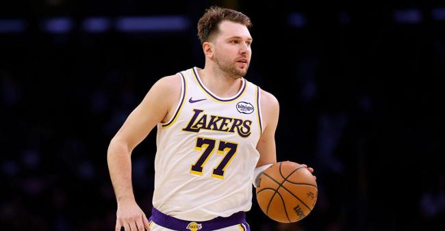 东契奇已乘飞机赶赴费城与湖人会合 明日或将出战76人