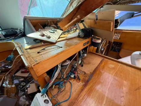 中国航海家南极行途中遭抢劫 船只严重受损