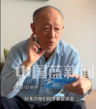 老戏骨近60岁时得龙凤胎 被认成爷爷 从独身到慈父的转变