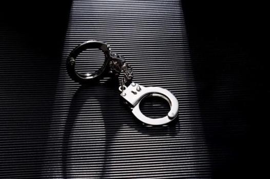 民警售卖个人车辆信息获刑 滥用职权被判一年