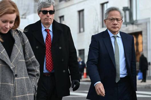 英伟达获准对华出售H200芯片 美国政府抽取25%分成