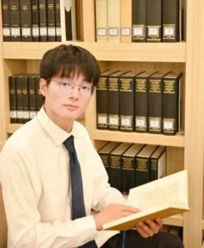 父親回應(yīng)26歲青年學(xué)者任浙大博導(dǎo) 學(xué)術(shù)成果說話