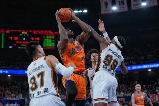 上海久事男籃主場戰(zhàn)勝吉林隊(duì) 取得開門紅