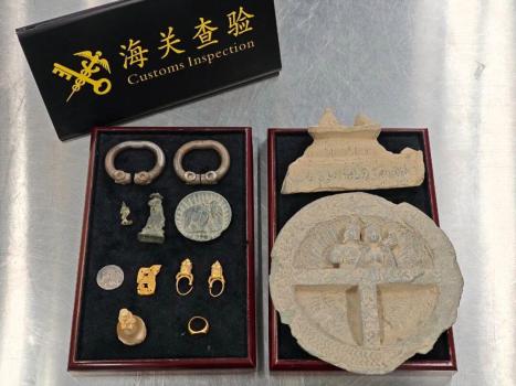 一外籍男子帶文物出境被查 查獲11件/套古文物