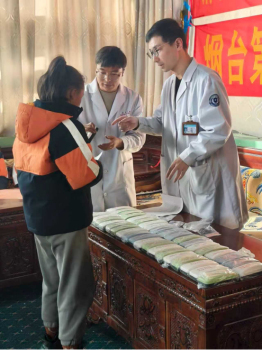 38名西藏少年戴上捐赠的眼镜 清晰视界点亮未来