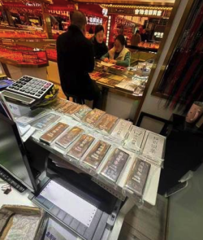 银价飙涨有人一口气买走30斤银砖 评级封装版中国龙银币较发行价涨20倍