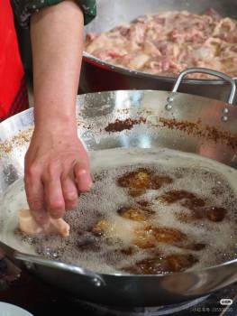 腊月炸年货 油锅一响年味怒放 山西人的年味是“炸”出来的