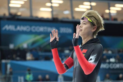 刘瀚彬在冬奥会赛场与姥爷隔空拉勾 兑现无声约定