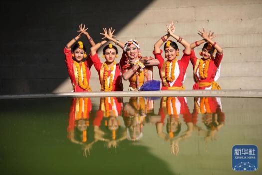 孟加拉国庆祝“开春节” 迎接春天的到来