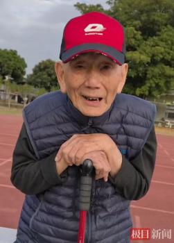 任贤齐拍摄九旬父亲给武汉乡亲拜年 乡音未改情谊深