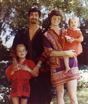 加州议员提交法案设立李小龙纪念日 表彰其跨文化贡献