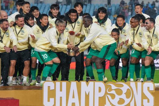 北京国安时隔22年再夺超级杯冠军 雨中激战锁定胜局