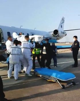 员工突然病危 老板包机助其回国 跨国救援展现生命至上