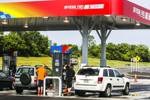 4月14日全国汽油计划下调 7天后油价有望大幅下降