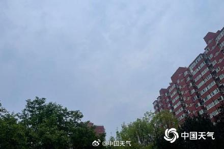 北京今天降雨降温，最高温18℃，明后天逐步升温晴暖回归 雨天添衣注意安全