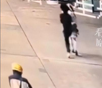被15岁男孩冲撞的女子拒绝和解 坚决起诉维护权益